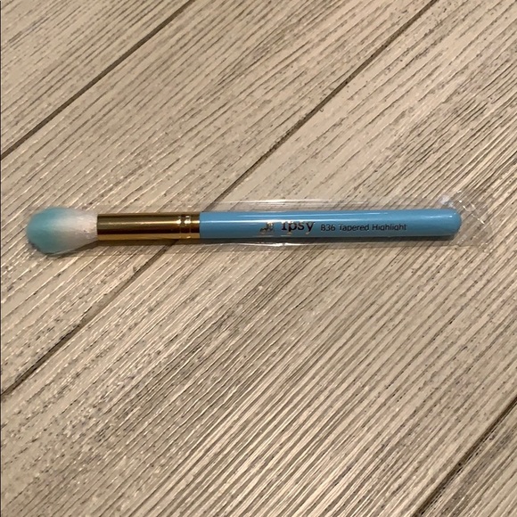 slmissglam Makeup Slmissglam B36 Tapered Highlight Brush Poshmark